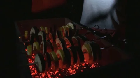 Vegetables roasting on the grill Vídeos de archivo 129335307