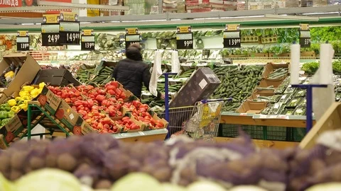 Vegetables in supermarket 動画素材 90330013