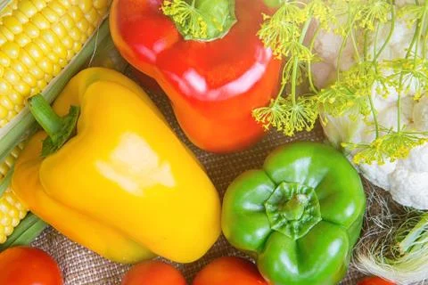 Vegetables, vegetables on the table. corn, cauliflower, tomatoes, champignons Foto stock