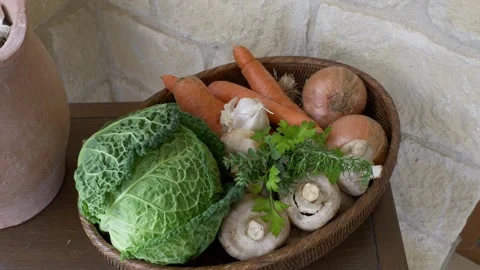 Vegetables in a wicker basket Stockbeeldmateriaal 318105223