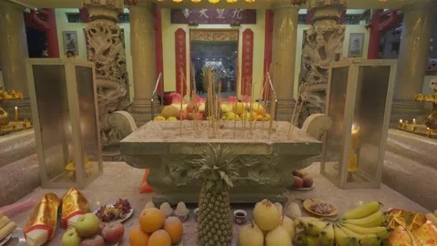Vegetarian food use to devotion to deity 9 emperor at temple. Vídeos de archivo 143123267