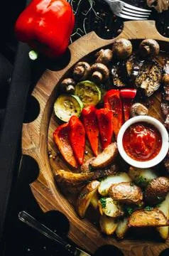 Veggie Succulent grilled vegetables with assorted sweet peppers, baby marrow and Stock-Fotos