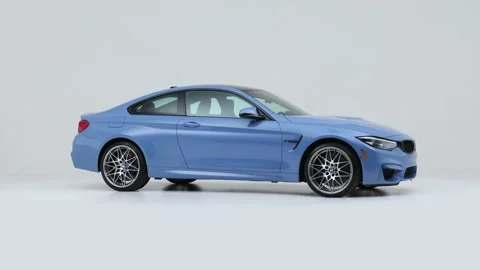 Vehicle bodywork in studio Snowflake White Pearl Mica 2018 BMW 4-series M4 Vidéo 159536811