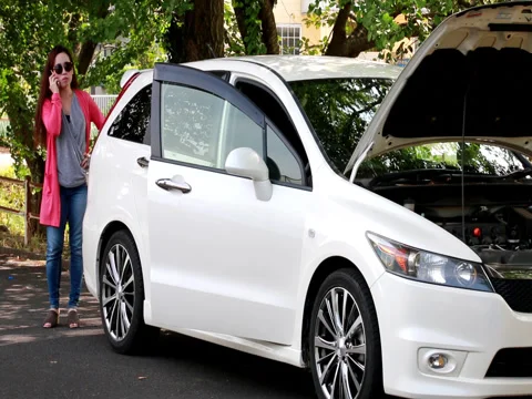 Vehicle Breakdown Stock Footage 80072812