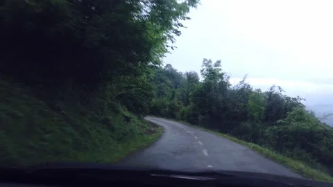 Vehicle disdaining a winding mountain Video stock 132814082
