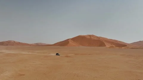 Vehicle drives through sand dunes of Empty Quarter, Rub al-Chali in Oman Stock Footage 331666312