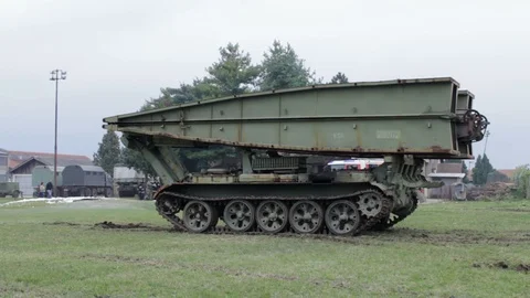 Vehicle engineering - pontoon bridge 動画素材 91727031