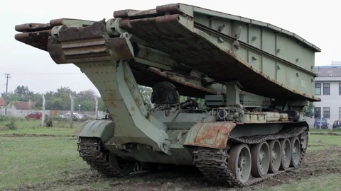 Vehicle engineering - pontoon bridge 動画素材 91728318