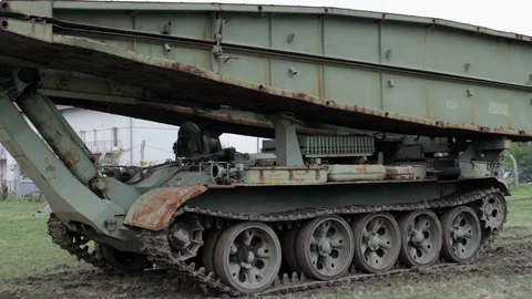 Vehicle engineering - pontoon bridge 動画素材 91728416