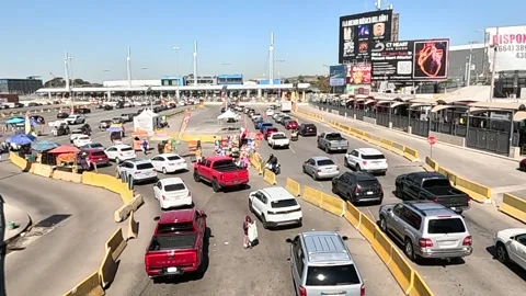Vehicle queue at San Ysidro - Tijuana border crossing 스톡 동영상 303861305