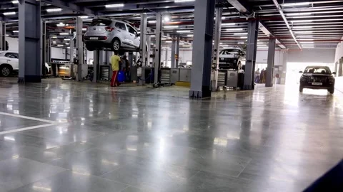 Vehicle Service in Well Equipped Workshop with Professional Car Washing Видео 336177852