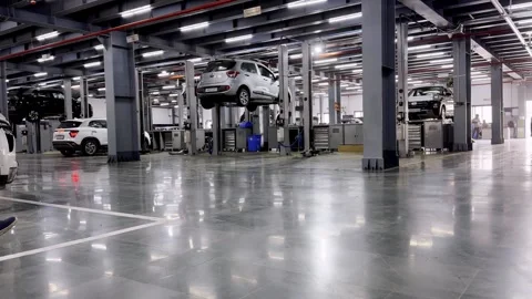 Vehicle Service in Well Equipped Workshop with Professional Car Washing Видео 336177877