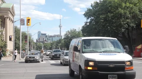 Vehicles and Cyclists at City Intersection Vidéo 341032805