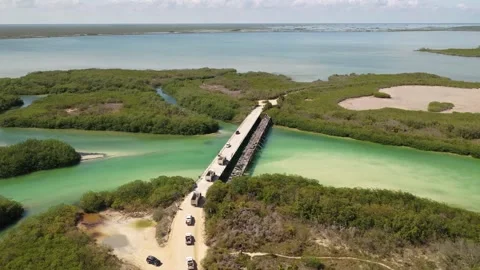 Vehicles Crossing Bridge Boca De Paila Aerial View Circling over bridge Vídeos de archivo 137429407