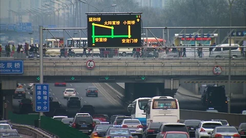 Vehicles driving on highway during rush hour in Beijing city Stockbeeldmateriaal 88833118