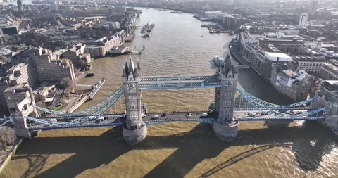 Vehicles driving on old Tower Bridge over Thames river Stock Footage 170916204