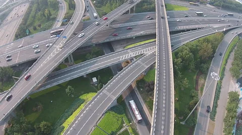 Vehicles driving through the Sihui Bridge in Beijing in the morning. 動画素材 42404175