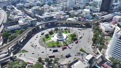 Vehicles forming circular motion at Victory Monument Stock Footage 333694554