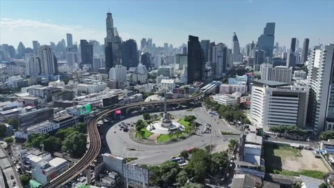 Vehicles forming circular motion at Victory Monument Stock Footage 333694596