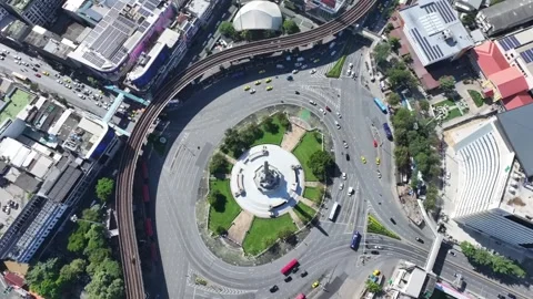 Vehicles forming circular motion at Victory Monument Stock Footage 333694624