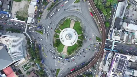 Vehicles forming circular motion at Victory Monument Stock Footage 333694651