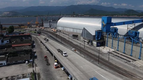 Vehicles in highway Stockbeeldmateriaal 94225937