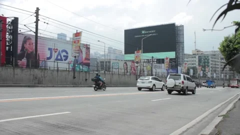 Vehicles on a Highway Vídeo Stock 156100929