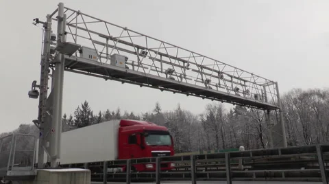 Vehicles passing a control gantry on German highway Видео 46054064