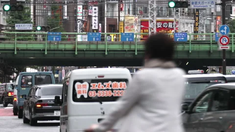 Vehicles passing through intersection on green light during evening rush hour Video stock 187738086