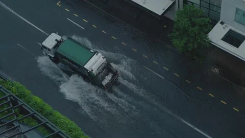 Vehicles plough through flooded streets and bad weather Stock Footage 175027341