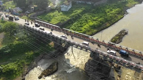 Vehicular traffic on the bridge Video stock 231545332