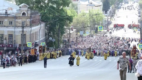 Velikoretsky procession on June 3, 2022 in the city of Kirov on Lenin Street Video stock 304544332