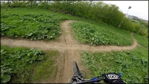 Velosiped spusk Stock Footage 84906091