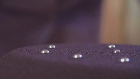 Velour coating cake decorating with silver droplets 動画素材 98044495