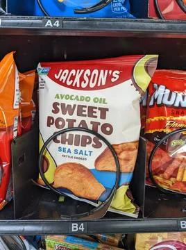 Vending machine chips healthy single selection Stock-Fotos