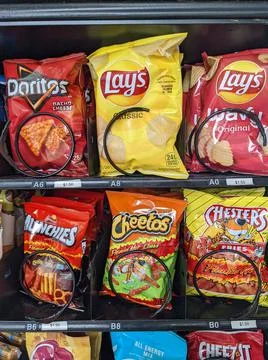 Vending machine chips variety selection. Stock-Fotos