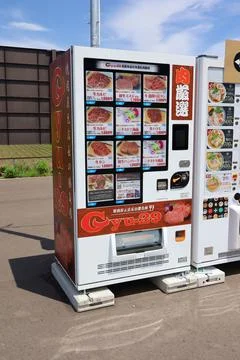 Vending machine for grilled meat (beef ribs, beef tongue). Foto stock