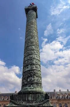 Vendome column on the square of the same name in Paris against the sky. Foto stock
