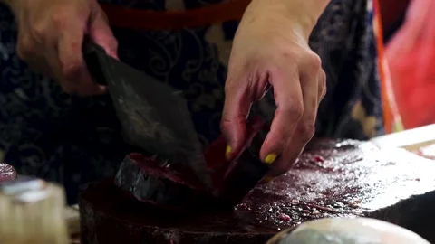 Vendor chopping red meat fresh tuna fish steak with cleaver on wooden block.. Video stock 344826805