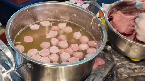 Vendor Making Fish Balls in Hot Broth Phuket Thailand 4K 動画素材 333389219