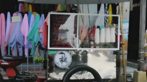 A vendor preparing Thai tea while the cue is waiting Stock Footage 207402719