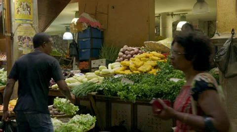 Vendor selling herbs Stock Footage 32192535