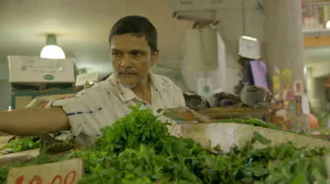 Vendor selling herbs Stock-Footage 32193258