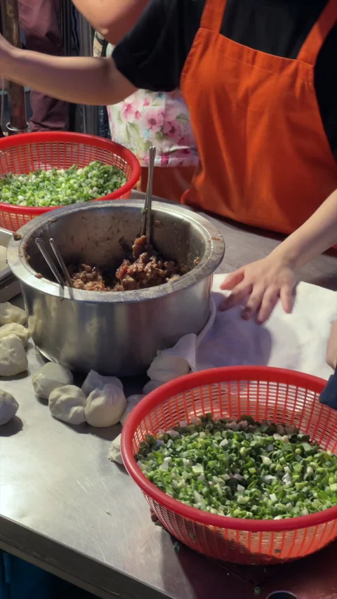 Vendors Wrapping Pepper Buns By Hand At Raohe Night Market, Taipei, Taiwan Stock Footage 342829826