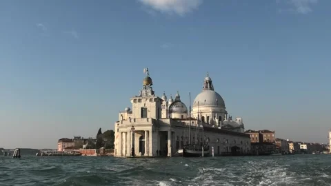 Venice Boat Perspective Leaving Punta della Dogana and Salute Basilica Video stock 334226926