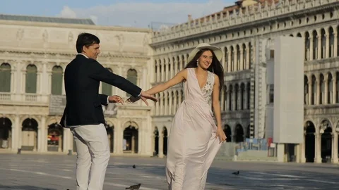 Venice. Couple On The Square. Video stock 108056540