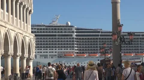 Venice, Cruise-Ship passing St Marks Square Vídeos de archivo 12386341
