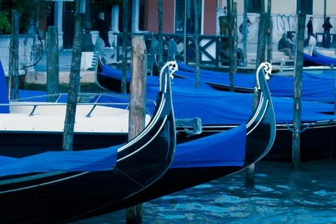 Venice gondolas at the pier Foto stock