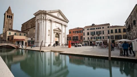 Venice Historic Architecture Hyperlapse with Gondolas and Canal Movement 库存影片 331104838