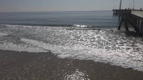 Venice pier looking down the pier,  the Pacific Ocean and the razor. Stockbeeldmateriaal 121323898
